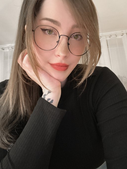 SadieGreat2 Female,5'3 or under(160cm),Tall,Spanish,Japanese